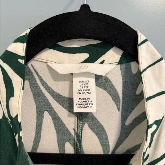 H&M Green and White Leaf Print Long Sleeve Dress Puff-Sleeve - Picture 12 of 12